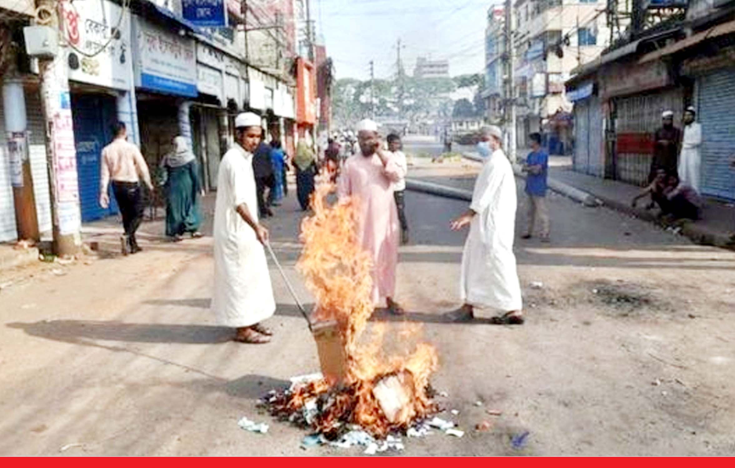 बांग्लादेश हिंसा: दंगाइयों ने लगाए भारत विरोधी नारे, अब तक छह मरे 