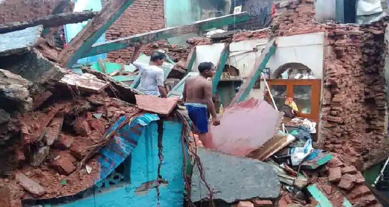 यूपी के जौनपुर में बड़ा हादसा, आधी रात को दो मंजिला मकान गिरने से 5 लोगों की मौत
