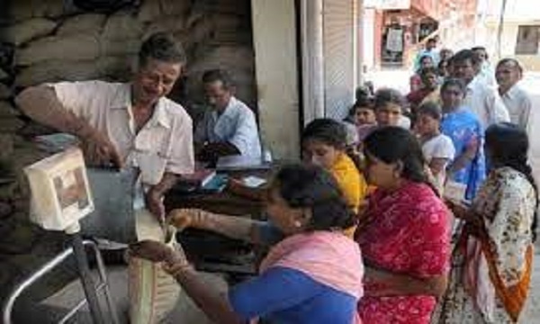 जबलपुर में सीएम अन्नपूर्णा योजना का राशन दिए बिना हितग्राहियों का मशीन में लगवा लिया अंगूठा