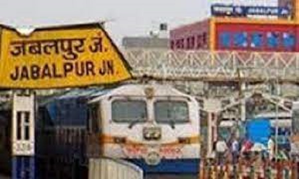 गोरखपुर-लोकमान्य तिलक टर्मिनस-गोरखपुर के बीच चलेगी तीन-तीन ट्रिप पूजा स्पेशल ट्रेन