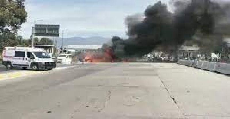 मेक्सिको में एक ट्रक ने टोल बूथ और अन्य वाहनों को मारी टक्कर, 19 लोगों की मौत 