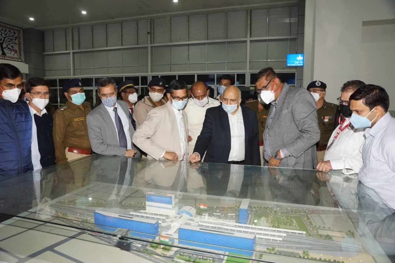 विश्व स्तरीय हबीबगंज रेलवे स्टेशन का रेलवे बोर्ड चेयरमैन व पमरे के जीएम ने किया निरीक्षण