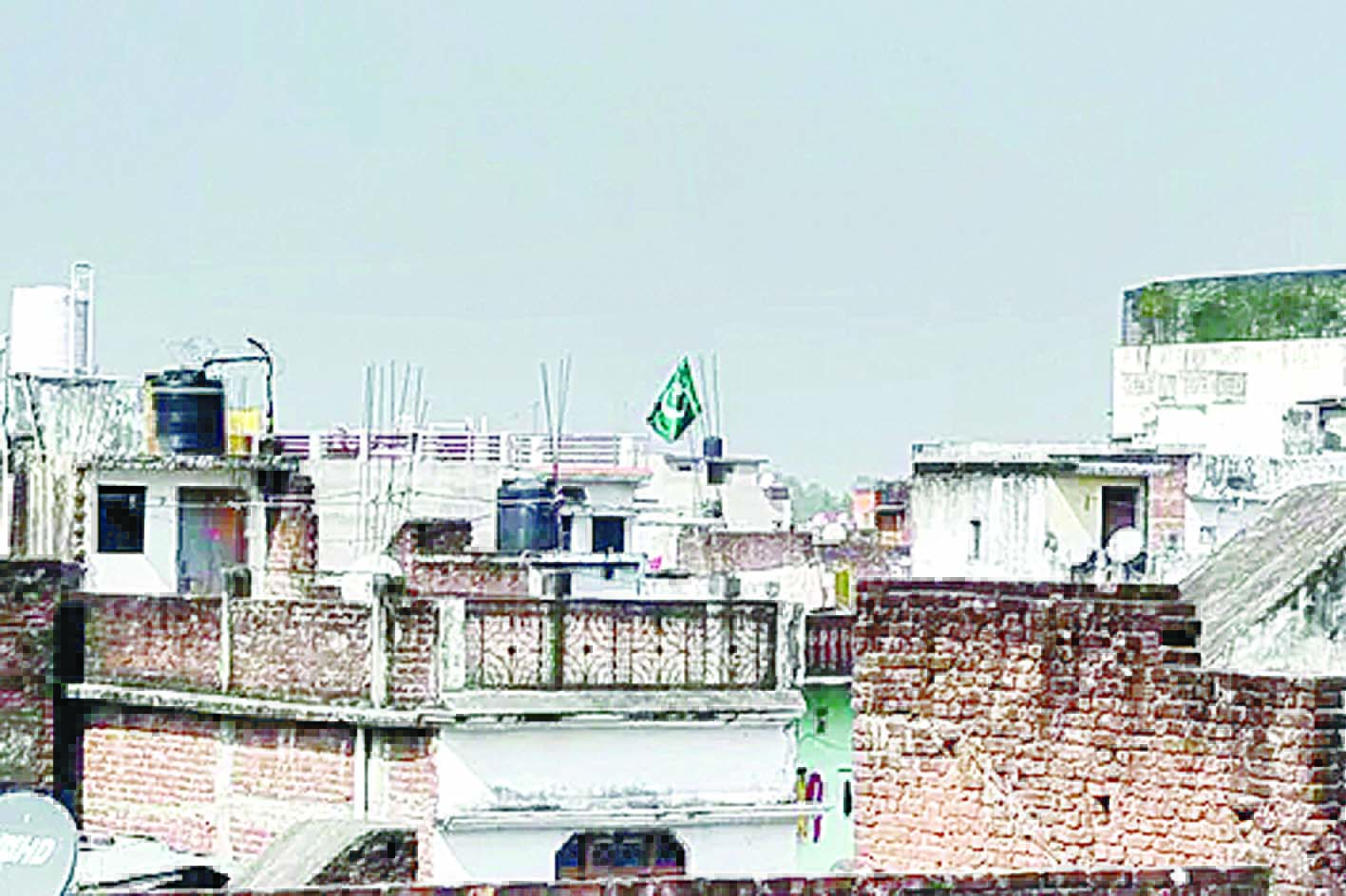 गोरखपुर: पाकिस्तानी झंडा लगाने को लेकर तनाव, 4 पर राजद्रोह का केस दर्ज