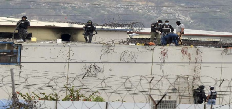 इक्वाडोर की जेल में बवाल: घंटों हुई गोलीबारी में 68 कैदियों की मौत