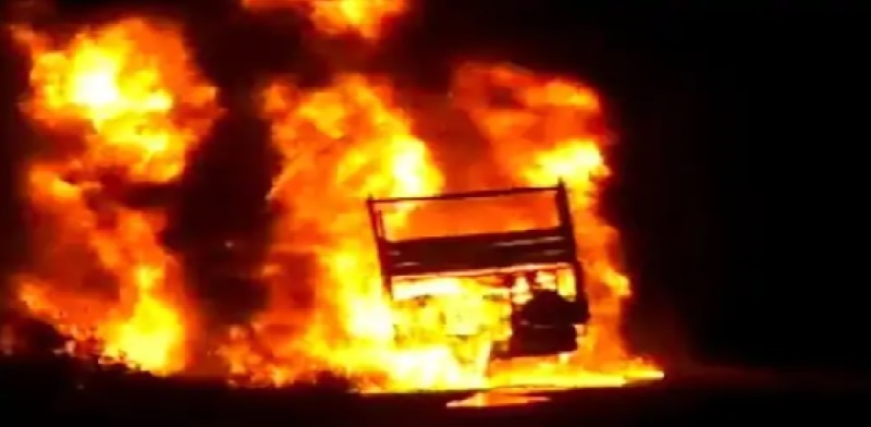 राजस्थान में गैस टैंकर से टकराई जीप, भिड़ंत के बाद तेज हुआ धमाका, 1 युवक जिंदा जला