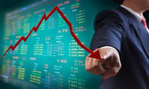 शेयर मार्केट: सेंसेक्स में 314 पॉइंट्स की गिरावट, निफ्टी 17,900 के नीचे फिसला, 2 दिन में रिलायंस 5% टूटा