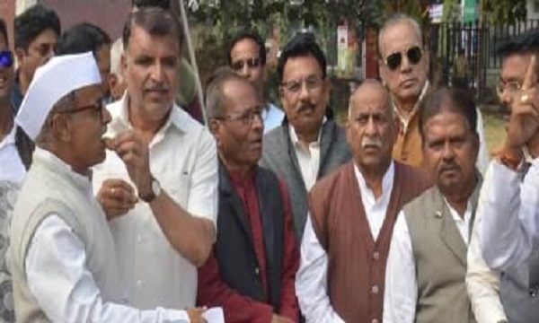 किसान बिल वापसी पर जबलपुर नगर कांग्रेस अध्यक्ष ने कहा: मोदी साहब यह राजतंत्र नहीं लोकतंत्र है, यहां सब पावरफुल है, फुल पावर कोई नही