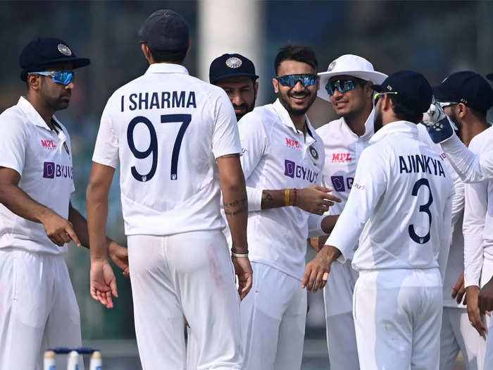 कानपुर टेस्ट मैच : अक्षर पटेल- अश्विन की घातक गेंदबाजी से न्यूजीलैंड, 296 रनों पर ढेर, भारत ने ली 49 रनों की मजबूत बढ़त