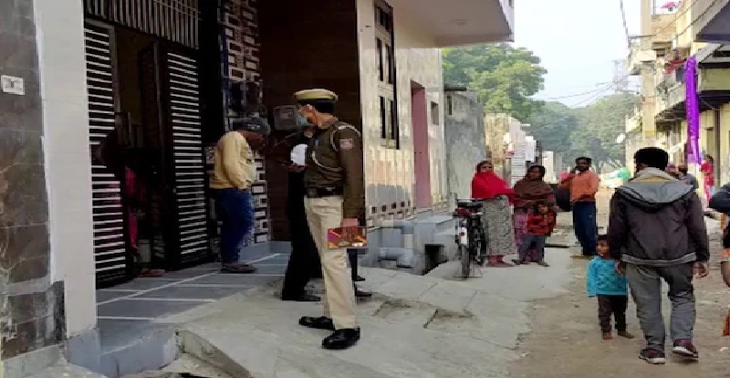 दिल्ली के सिरसपुर में एक घर से पति-पत्नी और 2 बच्चों के शव बरामद, जांच में जुटी पुलिस