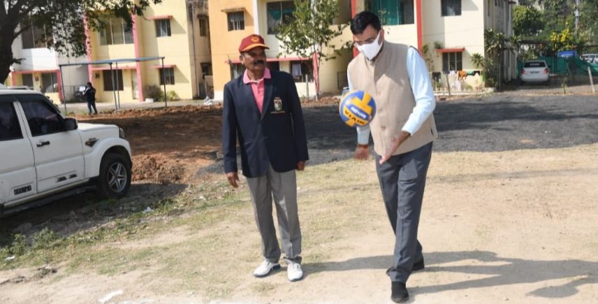 जबलपुर के सिविल लाइन थाना में बॉलीबॉल ग्राउंड, बैडमिंटन कोर्ट का एसपी ने किया शुभारम्भ