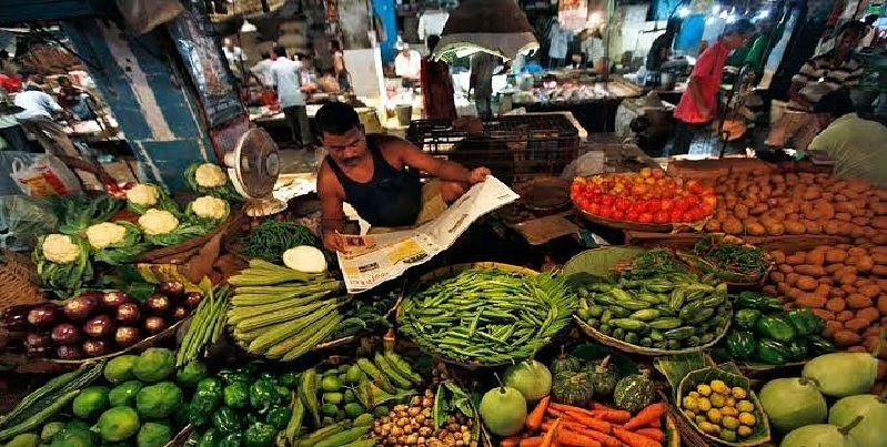 12 साल के रिकॉर्ड स्तर पर पहुंची देश में थोक महंगाई: सब्जी दूध और अंडे के दाम बढ़ने का असर