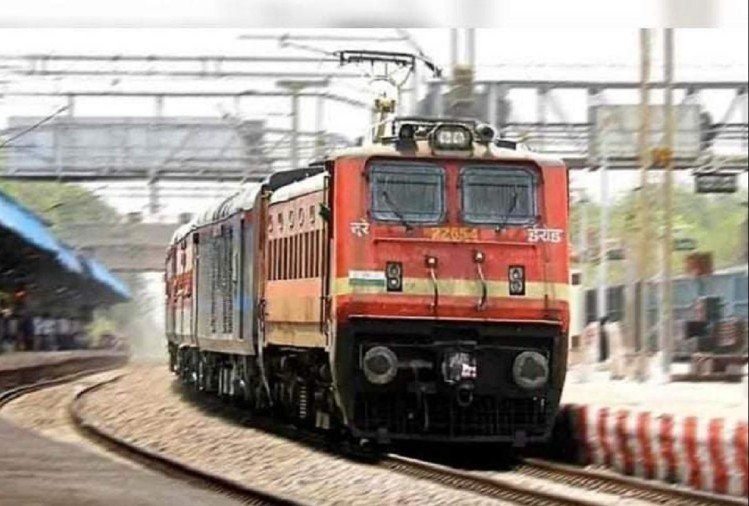 रेलवे ने रद्द कीं 16 ट्रेनें, 19 ट्रेनों का रास्‍ता बदला