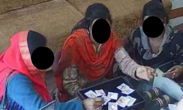 जबलपुर के बरगी में ज्वेलर्स दुकान में चोरी करने वाली महिला, दो युवतियां गिरफ्तार