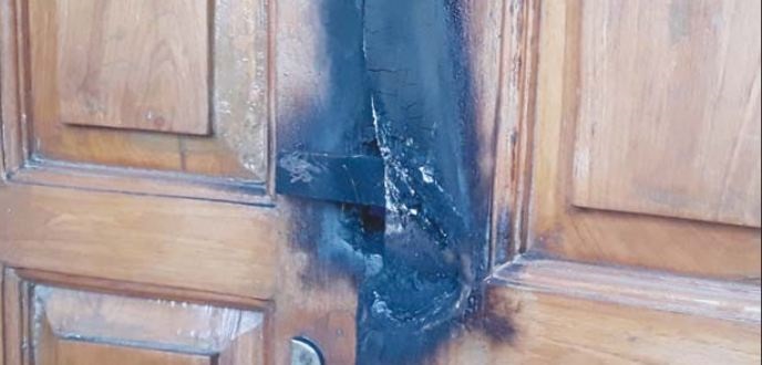 जबलपुर में रेलवे अधिकारी के घर अनोखे तरीके से लाखों रुपए की चोरी: इंटरलॉक को आग लगाकर घर में घुसे चोर