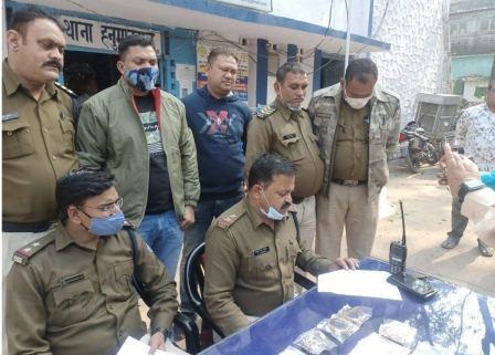 जबलपुर में पुलिस के हत्थे चढ़े शातिर चोर, लाखों रुपए के जेवर बरामद