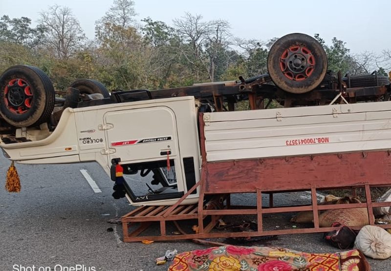 छत्तीसगढ़ के बीजापुर के मजदूरों से भरा वाहन तेलंगाना में पलटा, 2 की मौत, 4 गंभीर