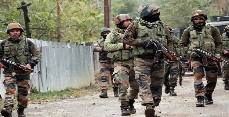 जम्मू-कश्मीर के बडगाम में सुरक्षाबलों के साथ मुठभेड़ में तीन आतंकवादी ढेर