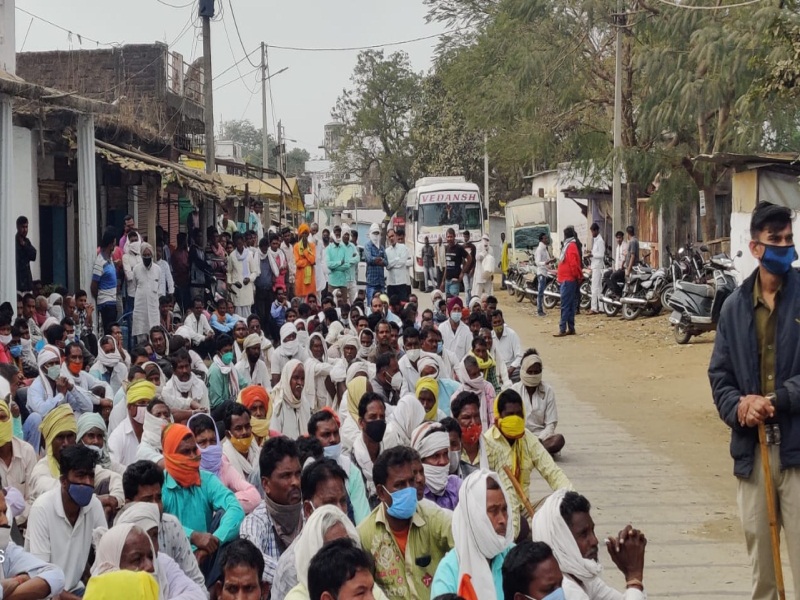 एमपी के बैतूल में बिजली कटौती से परेशान 40 गांवों के किसानों ने खंडवा मार्ग पर किया चक्काजाम