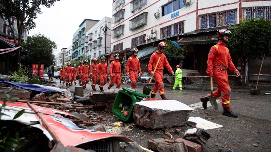 चीन तेज भूकंप के झटकों से हिला, रिक्टर स्केल पर 6.9 तीव्रता दर्ज