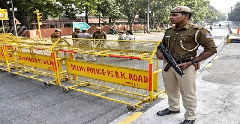 दिल्ली पुलिस के पीआरओ समेत 300 से ज्यादा पुलिसकर्मी कोविड-19 पॉजिटिव