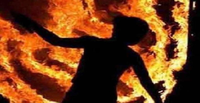 टिकट न मिलने नाराज एसपी नेता ने लखनऊ में पार्टी ऑफिस के सामने पेट्रोल डालकर खुद को लगाई आग