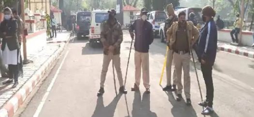 एमपी के जबलपुर में रानी दुर्गावती विश्वविद्यालय की परीक्षाएं स्थगित, छात्र संगठनों ने दिनभर किया हंगामा, पुलिस से धक्की-मुक्की