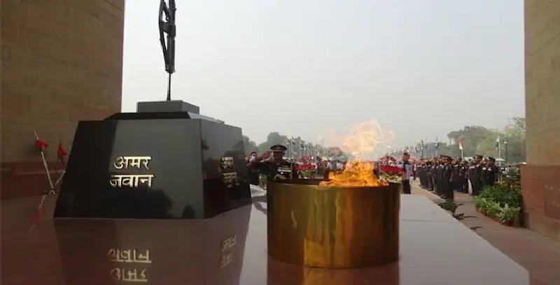आज से इंडिया गेट पर नहीं, राष्ट्रीय युद्ध स्मारक पर जलेगी 50 साल से जल रही अमर जवान ज्योति