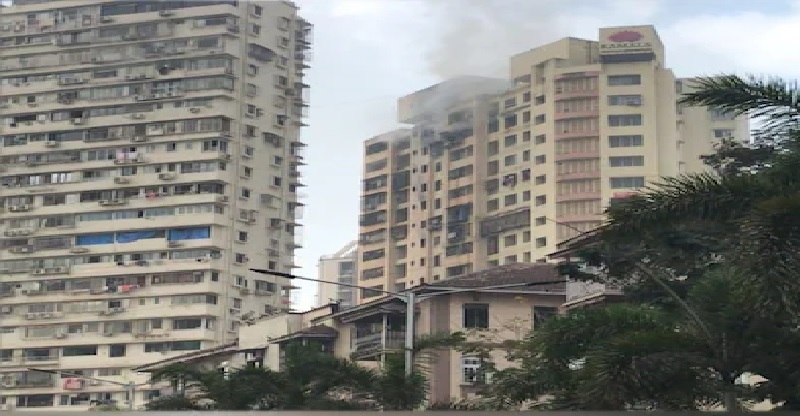 मुंबई में 20 मंजिला कमला बिल्डिंग में लगी आग, 3 लोग जख्मी, दमकल की गाड़ियां मौके पर मौजूद