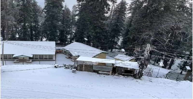 हिमाचल प्रदेश: धौलाधार की पहाड़ियों में ट्रैकिंग पर गए दो युवकों की ठंड से मौत, दो अस्पताल में भर्ती