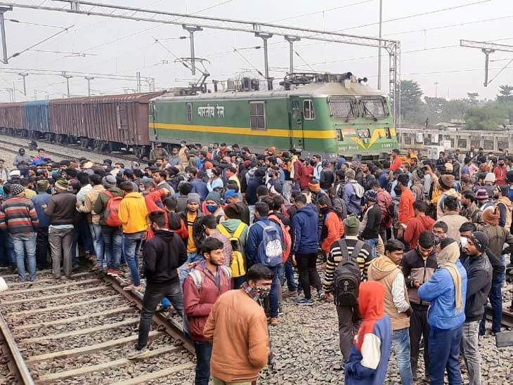 आरआरबी एनटीपीसी रिजल्ट के खिलाफ बिहार में रेलवे ट्रैक पर उतरे छात्र, कई स्टेशनों पर रोकी ट्रेनें, अफरातफरी, फायरिंग