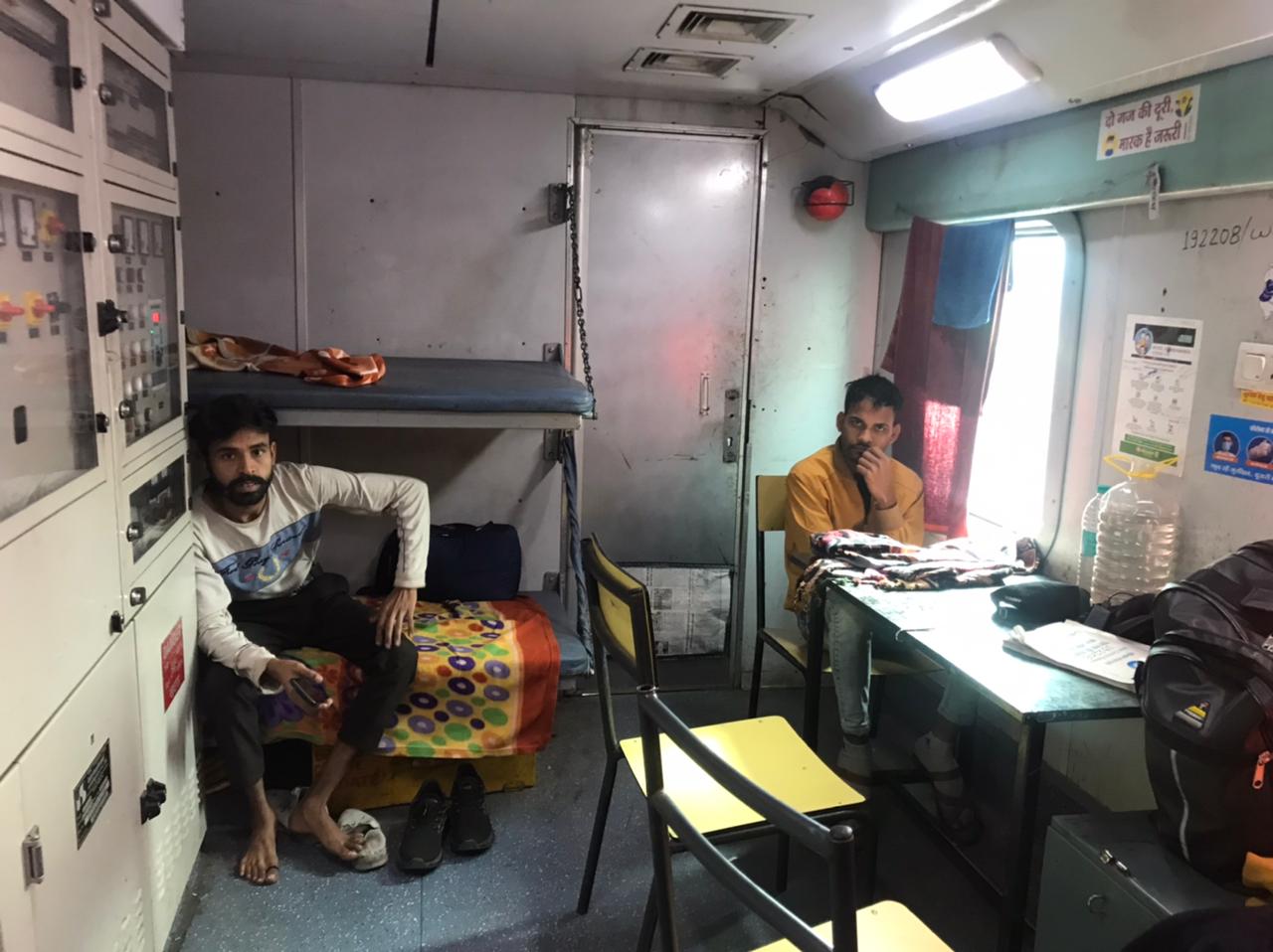 जबलपुर: पावर कार के ठेका कर्मी फ्री में करा रहे तीर्थ यात्रा, रेलवे को लगा रहे चूना