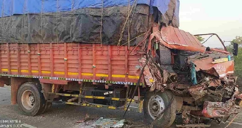महाराष्ट्र के औरंगाबाद में ट्रकों में भिड़ंत, 4 की मौत और 22 लोग जख्मी, विवाह कार्यक्रम में जाते वक्त हुआ हादसा 
