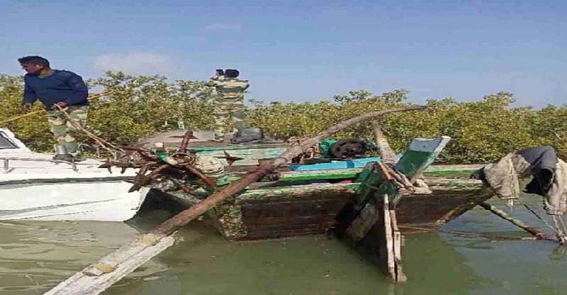 गुजरात: भारतीय सीमा में घुसे एक पाकिस्तानी मछुआरे को BSF ने पकड़ा, तीन नाव भी की गई जब्त