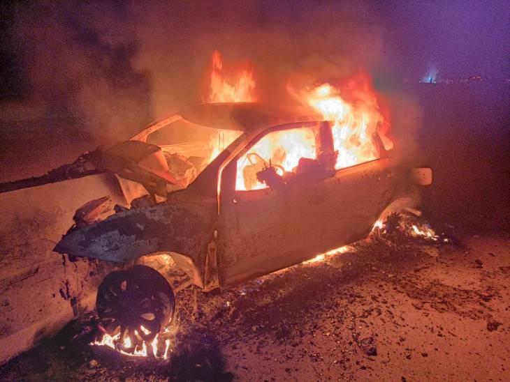 यूपी: पूर्वांचल एक्सप्रेस-वे पर कार में 3 जिंदा जले, डिवाइडर से टकराने के बाद कार में लगी आग, अंदर ही फंसे रहे यात्री