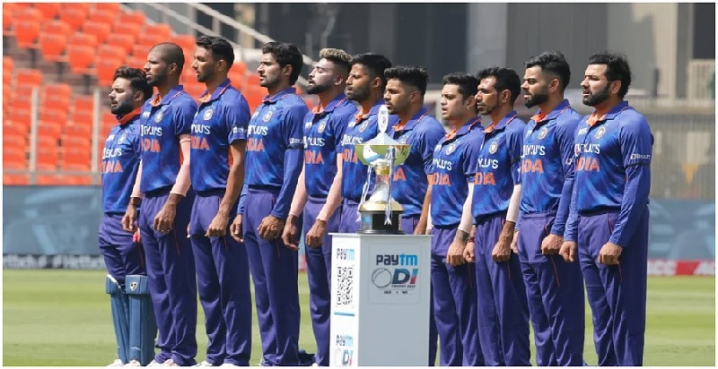 टीम इंडिया ने लता मंगेशकर के निधन पर जताया शोक, 1000वें वनडे में काली पट्टी बांधकर मैदान पर उतरी