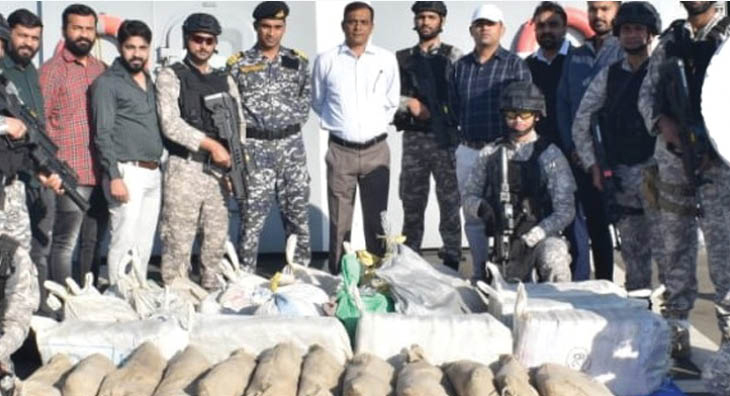 गुजरात के तट से पकड़ी गई 2 हजार करोड़ रुपए की ड्रग्स, 234 किलो मेथमफेटामाइन भी पकड़ाया, एनसीबी और नौसेना का ऑपरेशन