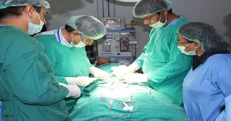 बिहार: ऑपरेशन कर डॉक्टरों ने शख्स के पेट से निकाला कांच का गिलास, अंदर कैसे पहुंचा ये बना रहस्य