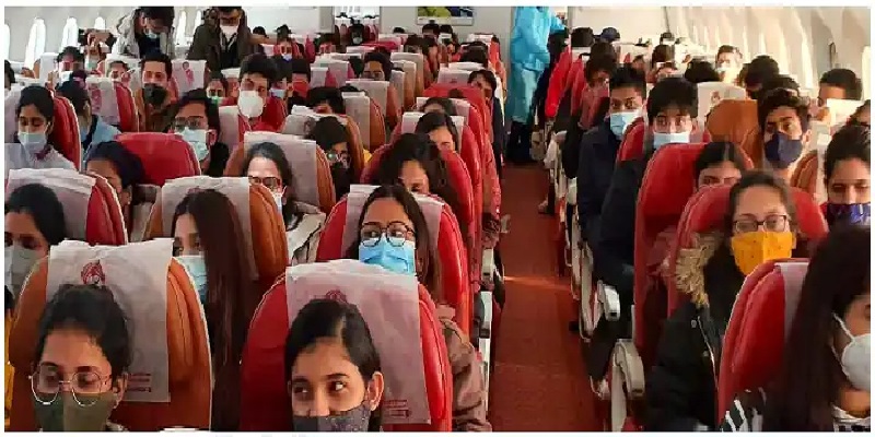 भारतीयों के साथ रोमानिया से मुंबई के लिए रवाना हुई पहली उड़ान, भारत सरकार कर रही निगरानी