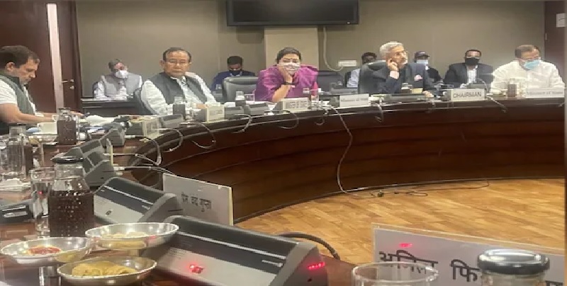 रूस-यूक्रेन मुद्दे पर हुई विदेश मंत्रालय की सलाहकार समिति की बैठक, राहुल गांधी समेत 9 सांसद रहे मौजूद 