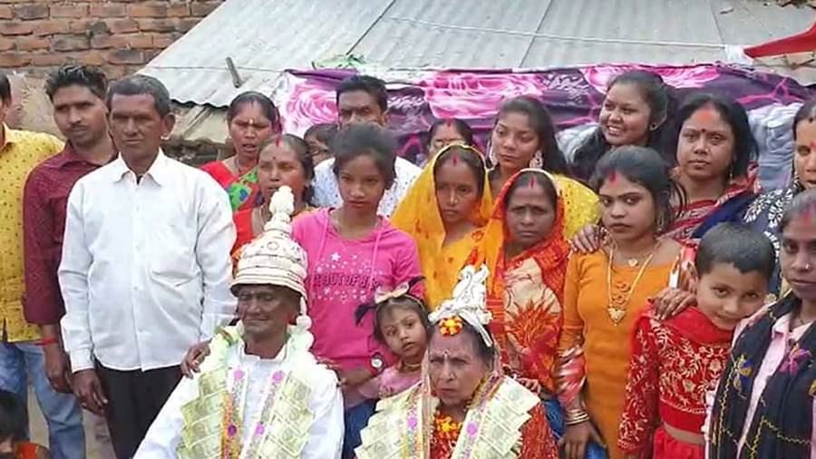 पश्चिम बंगाल में अनूठी शादी, 100 साल का दूल्हा, 90 साल की दुल्हन, पोते-परपोते बारात में हुए शामिल