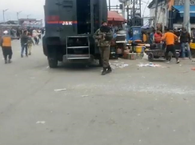 श्रीनगर के बाजार में आतंकियों ने किया ग्रेनेड हमला, 25 घायल, एक की मौत 