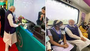 महाराष्ट्र : पीएम मोदी ने किया पुणे मेट्रो का उद्घाटन, खुद टिकट खरीदकर की यात्रा, छात्रों ने की बात