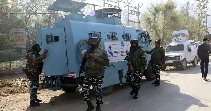 श्रीनगर में आतंकवादियों ने किया सुरक्षाबलों पर ग्रेनेड हमला, एक की हुई मौत, 34 घायल