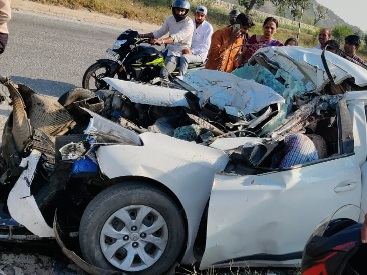 राजस्थान में सड़क किनारे खड़े ट्रक में कार घुसी, 3 दोस्तों की मौत, तीन अन्य गंभीर घायल