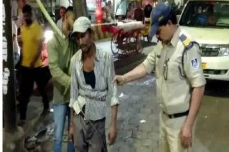 एमपी के जबलपुर में दी तालिबानी सजा: युवक को बिजली के खम्बे में बांधकर पीटा