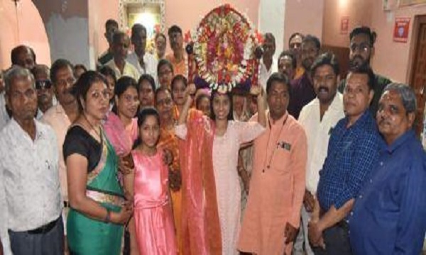 जबलपुर में कर्मा माई की जयंती पर निकाली गई पालकी यात्रा