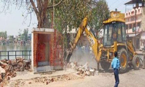 जबलपुर में अतिक्रमण हटाने पहुंचे प्रशासनिक अधिकारियों से अभद्रता, विवाद