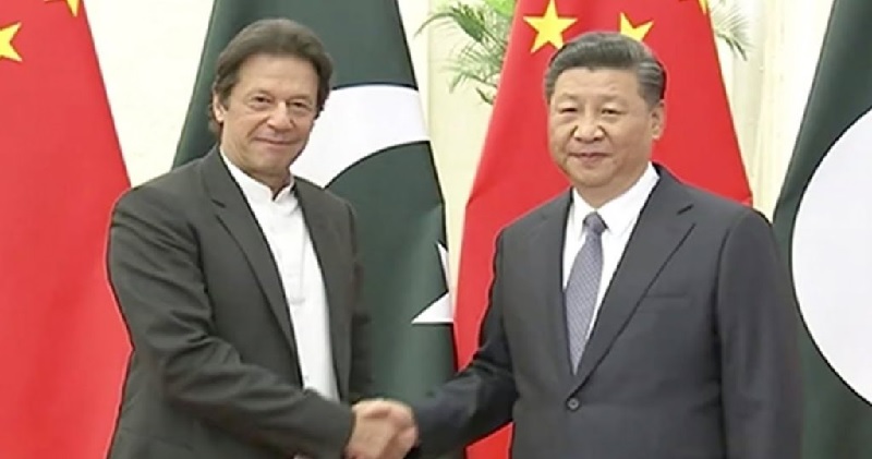 चीन में लिखी गई इमरान खान हटाओ स्क्रिप्ट, बीजिंग से वादा खिलाफी कर फंसे पाकिस्तानी पीएम
