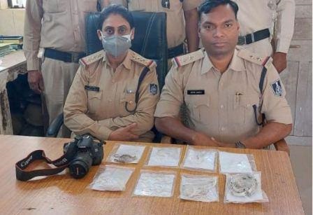 एमपी के जबलपुर में फिंगर प्रिंट के मिलान से पकड़े गए शातिर चोर, 4 चोरियों का खुलासा, लाखों रुपए के सोने-चांदी के जेवर बरामद