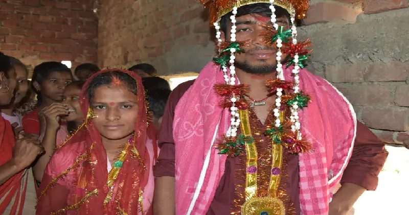 बिहार: रात के अंधेरे में प्रेमिका से मिलने पहुंचा था युवक, परिजनों ने देखा तो घंटे भर में करा दी शादी